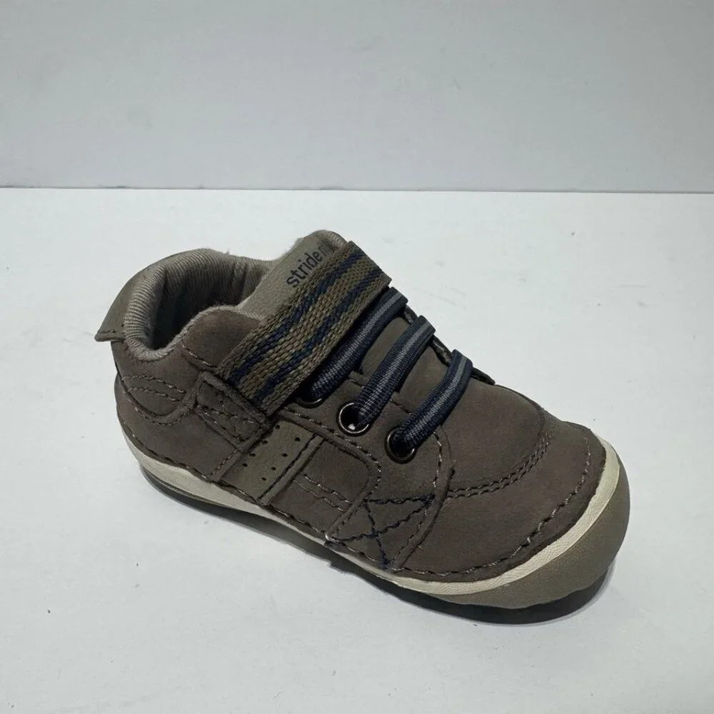 Stride Rite Soft Motion Artie Sneaker Size 3.5 Wide Toddler